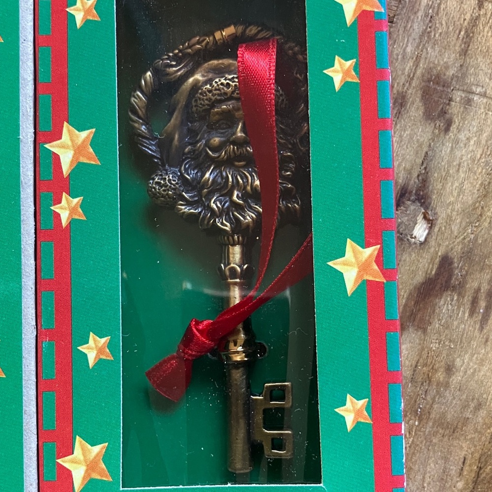 GANZ Santa Key with Red Ribbon - Picture 3 of 3